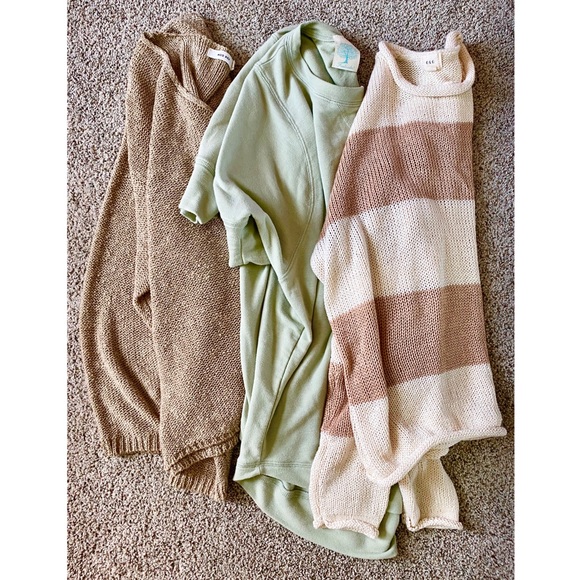 3-Piece Bundle | Mint & Cream | Relaxed fit tops | S/M | $28/each - Picture 3 of 8
